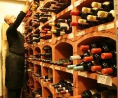 Allestimento dei tavoli per il banchetto di matrimonio