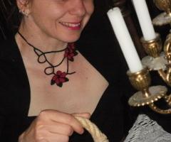 girocollo in filo di seta lavorato ad ago. MAISON CAPRICE