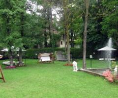 Piscina e giardino per il ricevimento di matrimonio a Monza e Brianza
