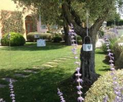 Ingresso giardino con lanterne