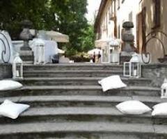 Allestimento con cuscini e lanterne - Amiche della Sposa