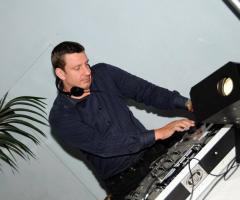 Intrattenimento musicale - DJ Lorenzo Cassigoli