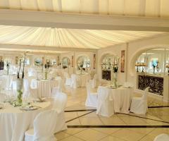 Allestimento in bianco per il matrimonio