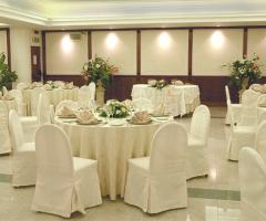 Mise en place bianca per il matrimonio