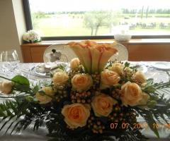 Bouquet centrotavola rose e calle