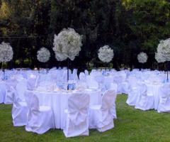 Tavoli e allestimenti floreali in lilla