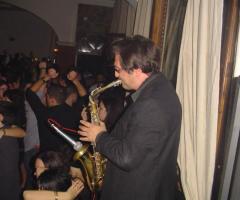Daniel Sax durante un'esibizione