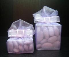 Scatoline porta confetti in tessuto lilla per le nozze