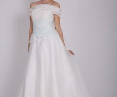 Abito Dublino in organza di seta pura con inserti di pizzo chantilly, colore verde acqua - Atelier AnnaB Creations Sposa e Cerimonia