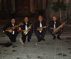 Il quartetto si riposa dopo un'esibizione