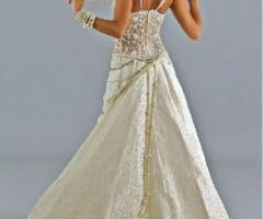 Abito da sposa con corpetto e gonna ricamati