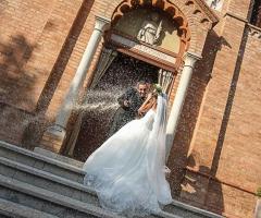 L'uscita degli sposi dopo il sì immortalata da Alessio Franchi