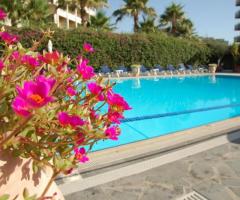 Piscina esterna di Hotel Nettuno, hotel matrimoni a Catania