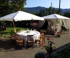 Ricevimento di matrimonio in giardino