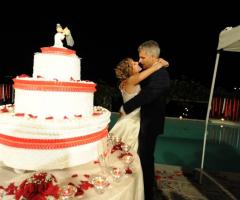 Torta con tocco di rosso