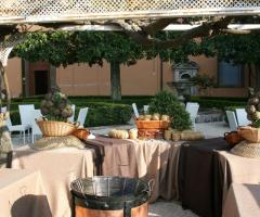 Allestimento buffet in giardino