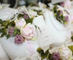 Sacchetti portconfetti con fiorellini applicati