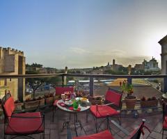 Cocktail servito sul roof garden dell'hotel Forum a Roma