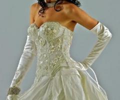 Abito da sposa con bustino totalmente ricamato a mano