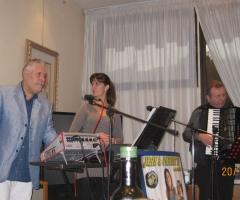 Gianni e Paola suonano ad un matrimonio