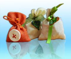 Sacchettino portaconfetti confezionato nei laboratori delle comunità - Gruppo Abele