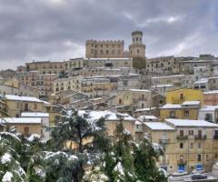 il castello ricoperto dalla neve