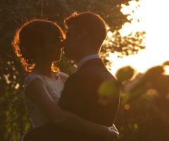 coppia al tramonto video di matrimonio nozze whitesfilm