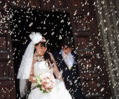 Valentina Cavallini - Foto sposa all'uscita dalla Chiesa