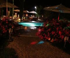 Ricevimento di matrimonio a bordo piscina