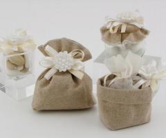 Sacchettini color crema per le bomboniere