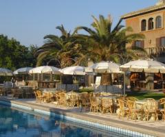 Matrimonio in terrazza a brodo piscina - Villa Monte D'Oro