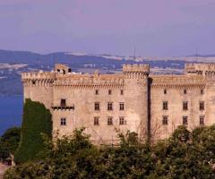 una facciata del castello