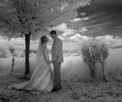 Fotografia all'infrarosso degli sposi