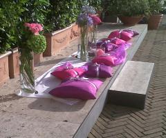 Atmosfera soft: cuscini rosa e lilla