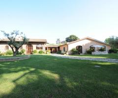 Casale con ristorante per cerimonie a Roma