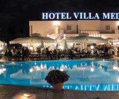 Matrimonio a bordo piscina