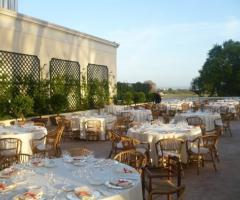 Tavoli per le nozze in giardino