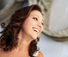 Trucco sui toni dell'arancio per la sposa