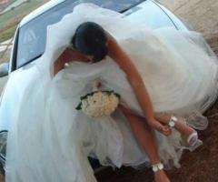 Foto simpatica degli sposi