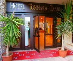 Entrata dell'Hotel Tonnara Trabia vista da fuori