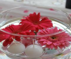 Centrotavola con candele e fiori