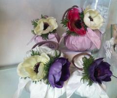 Sacchetti porta confetti con grandi fiori colorati