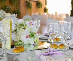 Tavolo apparecchiato