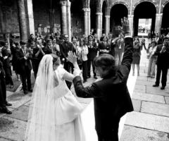 Scatto fotografico degli sposi in chiesa