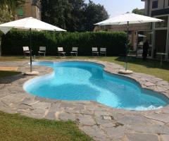 La piscina della location di nozze