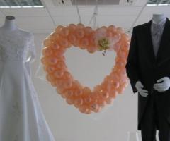 Cuore di palloncini per gli sposi