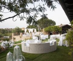 Allestimento del matrimonio in giardino