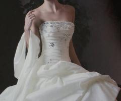 Pregiato abito da sposa dai preziosi ricami in perle