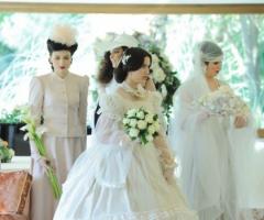 Sfilata di abiti da sposa d\'epoca per il matrimonio