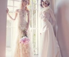 Atelier Ceraunavolta - Sposa con abito e bouquet